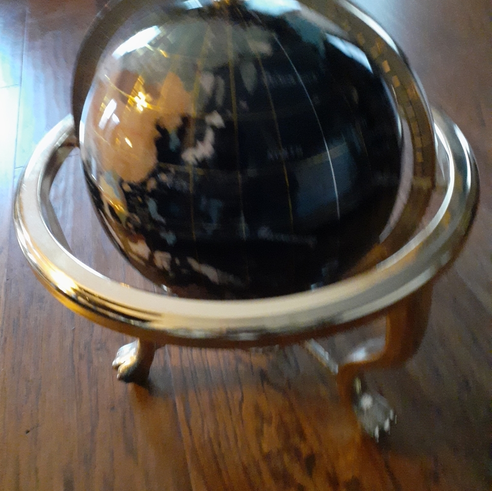 EXQUISITE Alexander Kalifano 10" Onyx & Mother of Pearl Inlay Gemstone Globe.